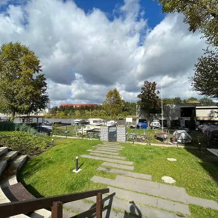 Komfortowy Z Parkingiem Apartman
