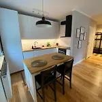 Komfortowy Z Parkingiem Apartman